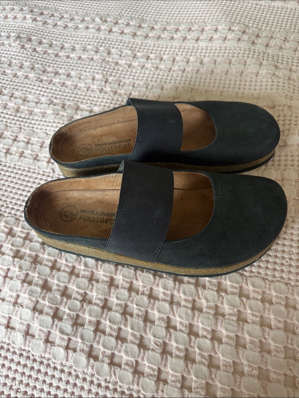 White Mountain Bassi clog. Size 9